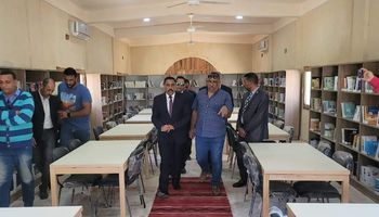 قبل افتتاحها....محافظ مطروح يتفقد مكتبة مصر العامة بسيوة