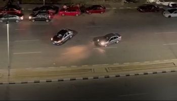 قيادة سيارتين برعونة في القاهرة