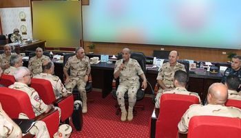 وزير الدفاع يشهد المرحلة الرئيسية لمشروع مراكز القيادة التعبوى ( صمود - 2 ) 