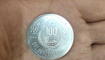 عملة معدنية فئة الـ 100 جنيه 
