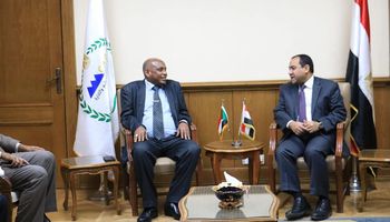 رئيس جهاز التنظيم والإدارة مع وزير شئون مجلس الوزراء السوداني