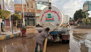 رفع مياه الأمطار ب 3 مدن  وعدد من القرى بكفر الشيخ... والمحافظ  يوجه باستمرار رفع حالة الطوارئ