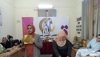 قومي المرأة بكفر الشيخ ينظم ورشة فنية لتعليم 50 فتاة أشغال المعادن