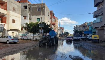 كسح مياه الأمطار بشوارع عدد من مدن كفر الشيخ