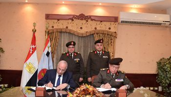 القوات المسلحة توقع عقد تعاون مشترك مع الشركة المصرية للأقمار الصناعية " نايل سات "