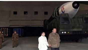 زعيم كوريا الشمالية وابنته