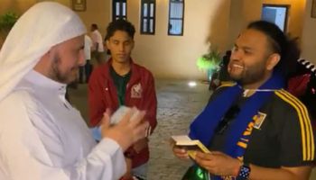 شاب مسكيكي يعلن إسلامه في كأس العالم 2022