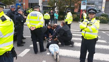 الشرطة البريطانية وحقوق الإنسان