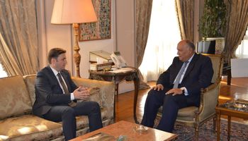 سامح شكري يلتقي وزير خارجية شمال مقدونيا