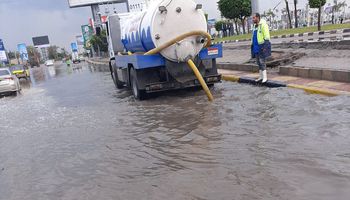 جهود كسح تجمعات مياه الأمطار بالإسكندرية 