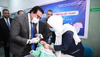 وزير الصحة يطلق الحملة القومية للتطعيم ضد شلل الأطفال