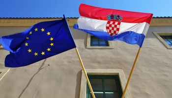 كرواتيا تنضم إلى منطقة اليورو وشنجن