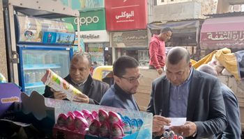 حملات على الأسواق بمدن كفر الشيخ وتحرير محاضر للمخالفين