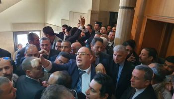 نبيل عبد السلام وسط أبنائه من المحامين في مرسى مطروح