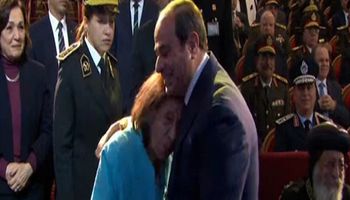 تكريم الرئيس السيسي مع ليلى تكلا ومنى ذو الفقار
