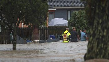 نيوزيلندا تتعرض لسيول وانهيارات أرضية