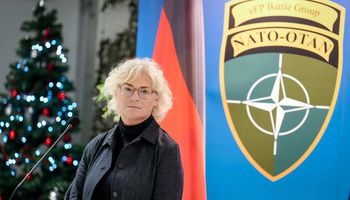 كريستين لامبريخت وزيرة الدفاع الألمانية
