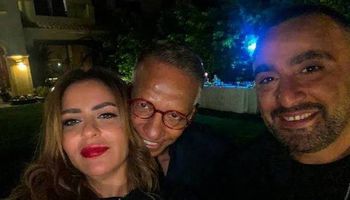 مها الصغير ووالدها وزوجها الفنان أحمد السقا 