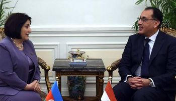 لقاء رئيس الوزراء مع رئيسة برلمان أذربيجان