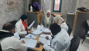 إجراء الكشف الطبي علي 1586 مواطنًا في قافلة طبية بكفر الشيخ