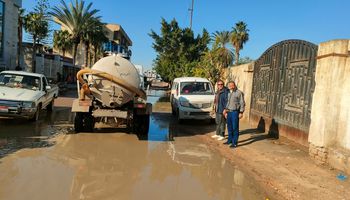 رفع مياه الأمطار بشوارع الإسكندرية