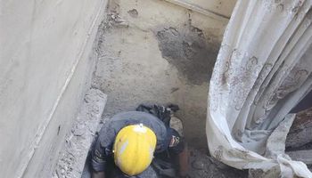 إنقاذ المحتجزين أسفل أنقاض عقار الإسكندرية المنهار