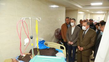 محافظ كفر الشيخ يتفقد مستشفى قلين التخصصي ويطمئن على المرضى وتوافر الأدوية وأكياس الدم   
