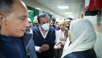 وزير الصحة ومحافظ الشرقية يتفقدان مستشفى المبرة للتأمين الصحي 