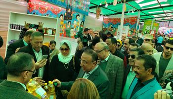 محافظ الإسكندرية يفتتح معرض "أهلًا رمضان" و"باب رزق 3"