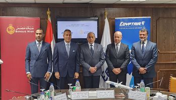 التعاون بين بنك مصر والشركة الوطنية مصر للطيران