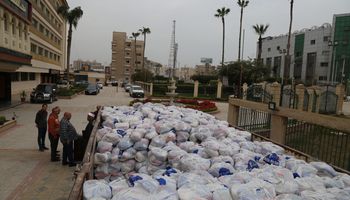 وصول الدفعة الأولى من 65 ألف شنطة رمضانية لتوزيعها على الأسر المستحقة بكفر الشيخ