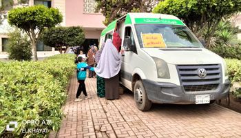 تقديم الخدمات الطبية لـ 650 بقافلة حياة كريمة بقرية بكفر الشيخ