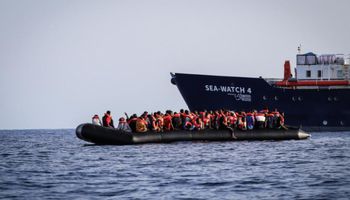 إيطاليا تحتجز سفينة إنقاذ مهاجرين ألمانية 