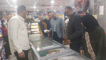 السكرتير العام المساعد ببني سويف يزور معرض أهلا رمضان بالواسطى 