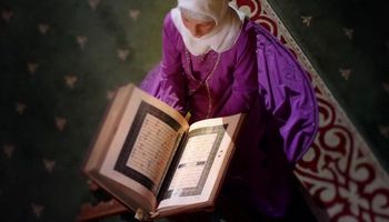 المرأة وقراءة القرآن