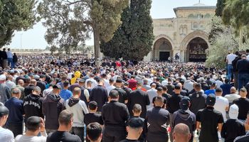  130 ألفا يؤدون صلاة الجمعة في المسجد الأقصى