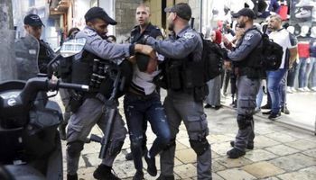  الشرطة الإسرائيلية تعتقل عدة متظاهرين أثناء وقفة احتجاجية