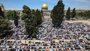 250 ألف فلسطيني يؤدون صلاة الجمعة الأخيرة من رمضان في المسجد الأقصى
