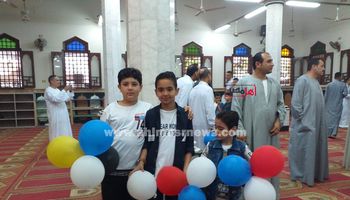 الأطفال يؤدون صلاة العيد بمساجد كفر الشيخ 