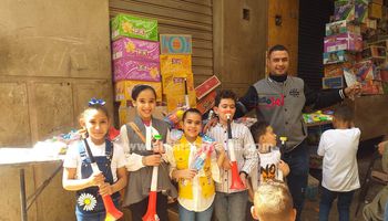 إقبال الأطفال بكفر الشيخ علي شراء ألعاب العيد 