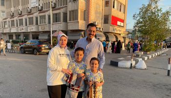 المواطنون بشوارع بورسعيد بعد صلاة العيد 