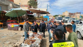 تحرير ٣٣٠ مخالفة اشغال ونظافة وبيئة بإجمالي مضبوطات ١١٨٠ حالة بمطروح