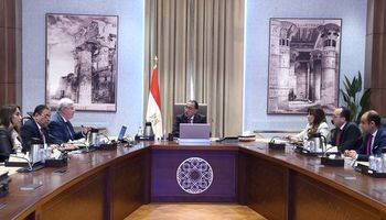 رئيس الوزراء يتابع مع وزير التعليم العالي موقف الطلاب المصريين الدارسين بالجامعات السودانية