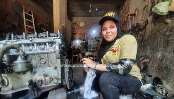 "مريم" أول فتاة تعمل ميكانيكي سيارات في الشرقية