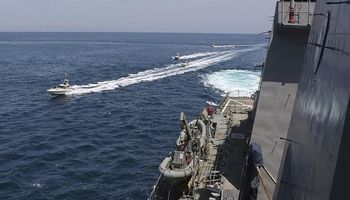 إيران تعلن رصد سفينة أمريكية في مضيق هرمز
