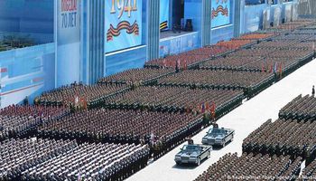 بدء العرض العسكري في الساحة الحمراء في موسكو بحضور بوتين (صور)