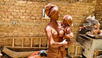 تمثال للمرأة الأفريقية 