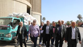 محافظ بنى سويف يزور مطاحن مصر الوسطى ببنى سويف لتفقد أعمال توريد وفرز القمح 