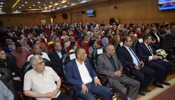 محافظ بورسعيد يستعرض جهود الدولة في إقامة كبرى المشروعات القومية على أرض بورسعيد. 