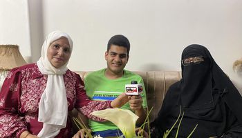 محمد ربيع الاعاقة ببورسعيد و التحق بالجامعة و حفظ القرآن الكريم متحدى 